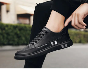 Tênis Masculino Casual de Couro - Branco, Estilo Esportivo e Impermeável para o Dia a Dia